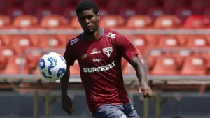 Carlos Belmonte confirma chances reais de mais saídas no São Paulo e torcedores reagem: “Essa gestão é patética”