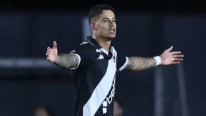 Lucas Freitas, do Vasco, detona Raphael Claus sobre pênalti contra o Sport e dispara: “Não estou aqui brincando”