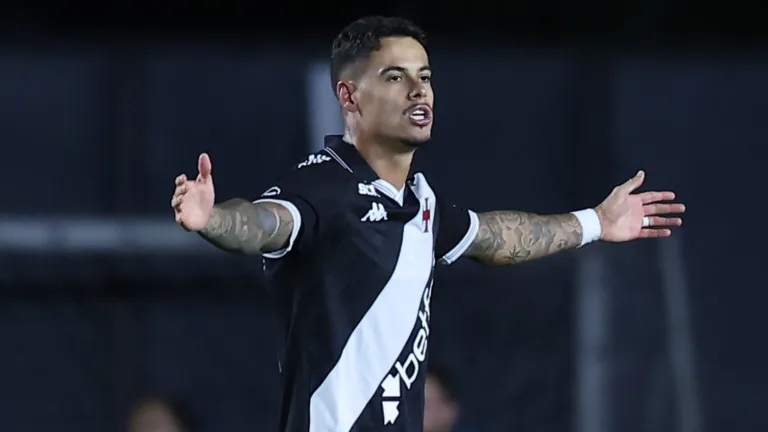 Lucas Freitas, do Vasco, detona Raphael Claus sobre pênalti contra o Sport e dispara: “Não estou aqui brincando”