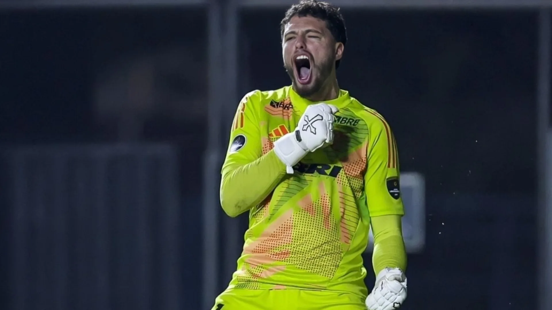 Flamengo define a saída do goleiro Lucas Furtado ao Vitória de Guimarães e torcida reprova: “A base sempre sem prestígio”