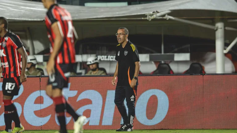 Interino, Lucas Gonçalves analisa derrota do Atlético-MG e saída de Cuca: “Semana mais difícil da temporada”