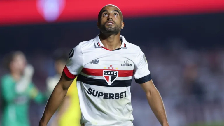 Lucas Moura se manifesta após eliminação do São Paulo na Copa do Brasil e torcida reage: “Sempre pipoca em decisão”