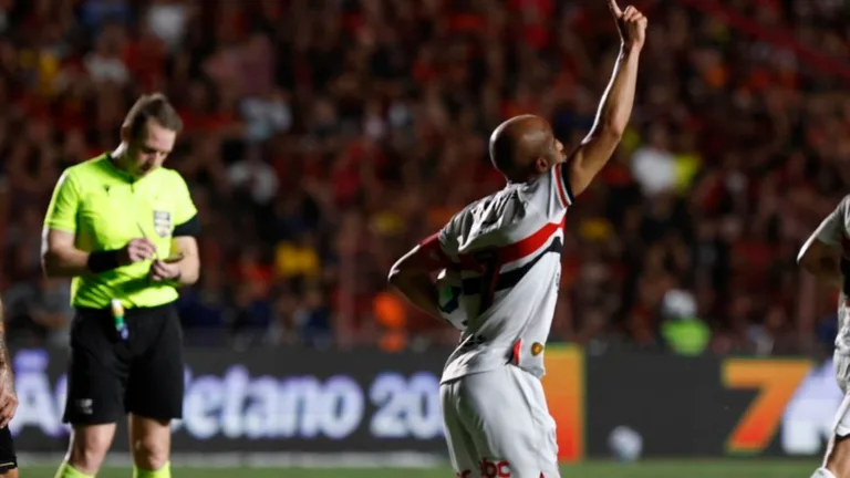 Crespo sinaliza Lucas Moura titular em São Paulo x Atlético Nacional pela Libertadores: “Todos têm possibilidades”