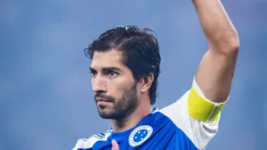 Casagrande indica Cruzeiro com meio-campo acima da média no Brasileirão: “Uma das melhores duplas de volantes”