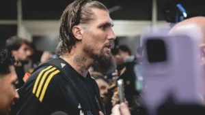 Lyanco é direto sobre Wallace Yan em Flamengo x Atlético-MG:  “É cada um defendendo o seu, mas aqui não”