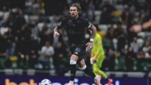 Torcedores do Atlético-MG reagem à renovação de Lyanco: “Agora o futebol desaparece” 