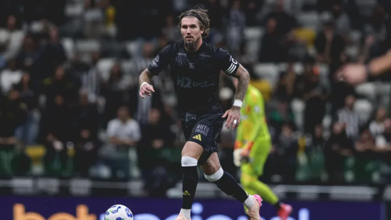 Torcedores do Atlético-MG reagem à renovação de Lyanco: “Agora o futebol desaparece” 