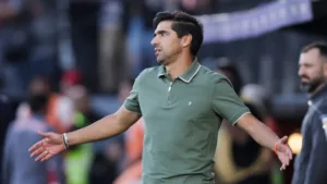 Craque Neto ironiza Abel Ferreira por escalar dupla Vitor Roque e Flaco López: “Fórmula que eu falei”