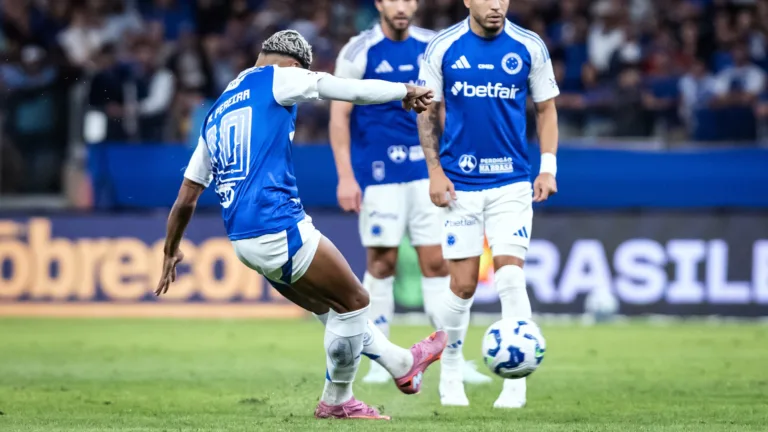 Matheus Pereira faz golaço de falta e Cruzeiro vence São Paulo por 1 a 0 no Brasileirão
