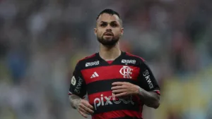 Michael é especulado no Fluminense e Nicola revela vontade do Flamengo em negociar: “Preferência para clubes do exterior”