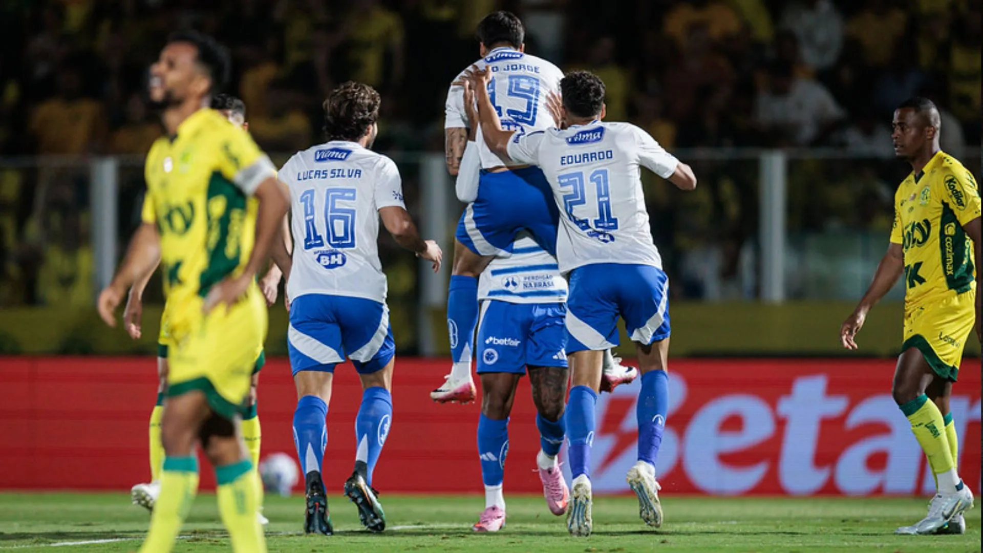 Cruzeiro empata com o Mirassol e torcedores se irritam com Leonardo Jardim: “Faz um gol e recua”