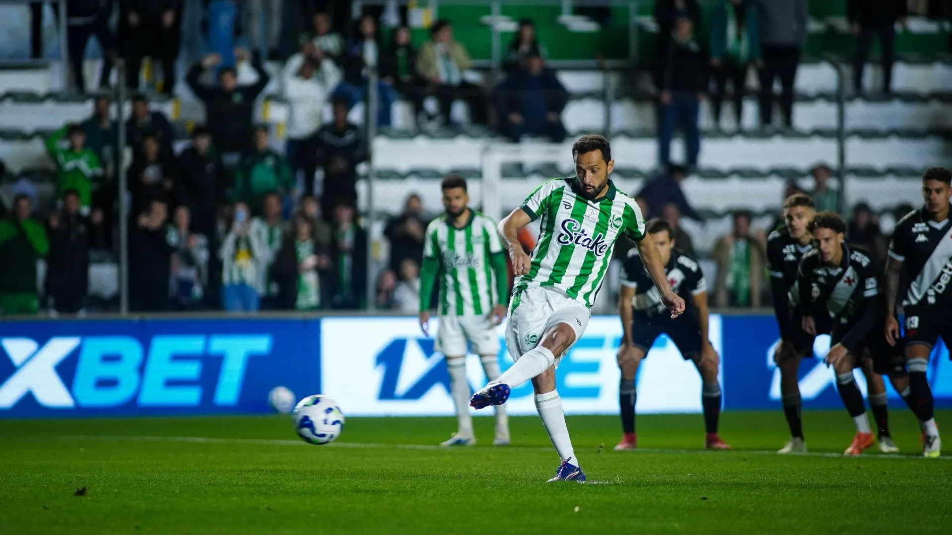 Nenê marca ‘lei do ex’, Juventude vence Vasco por 2 a 0 e embola Z-4 do Brasileirão