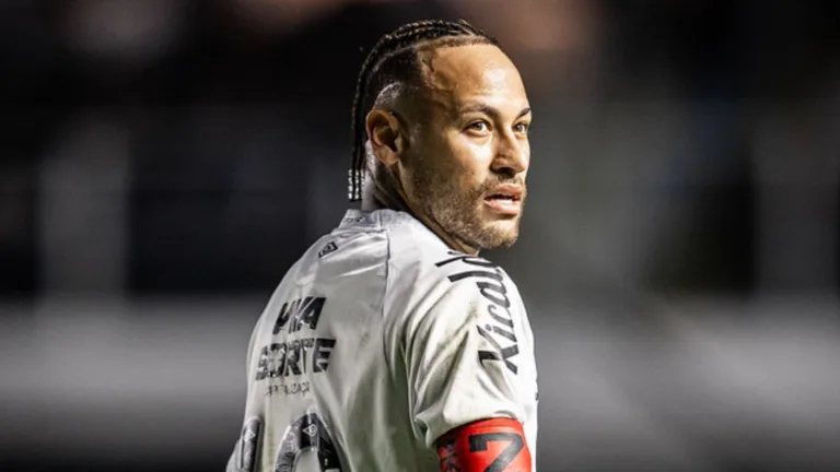 Rivellino reage após crítica de Neymar e vê estádio do Corinthians como exemplo: “Ninguém reclama do campo”