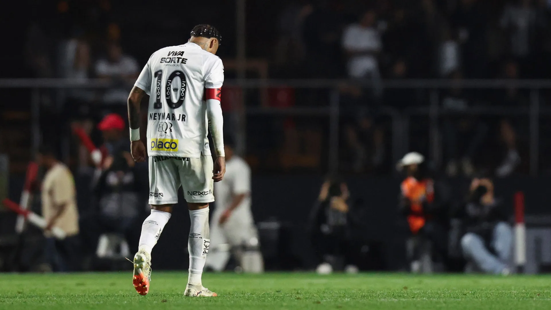 Neymar se pronuncia após Santos tomar 6 a 0 do Vasco: “O choro é de raiva, de tudo”