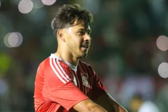 Óscar Romero em campo pelo Inter