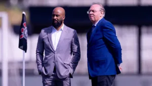 Vessoni destaca maior feito de Stabile no Corinthians: “Implementou o facial, pois teria problema com 30, 40 mil torcedores”