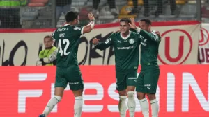 Palmeiras goleia Universitario pela Libertadores e torcedores se empolgam com Vitor Roque e Flaco López: “Futebol é simples”