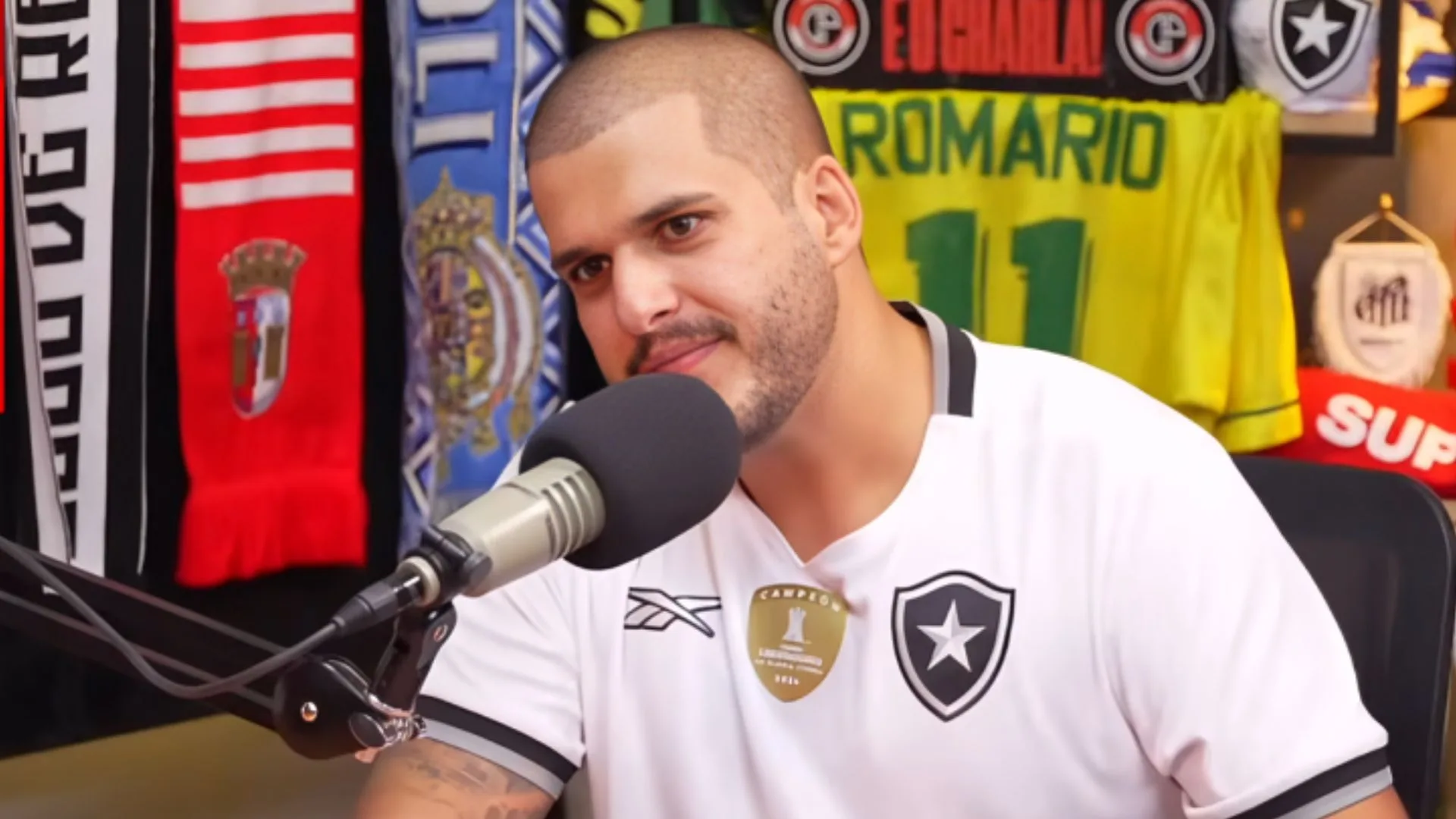 Torcedores de Flamengo e Palmeiras se unem para provocar Pedro Certezas após eliminação do Botafogo: “Chamou o ‘mister’ errado”