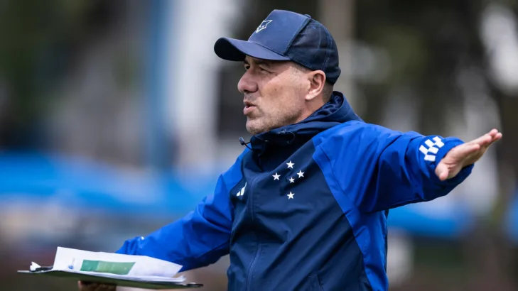 Pedro Júnior garante permanência de Leonardo Jardim no Cruzeiro, alvo do Al-Jazira: “Virou amigo do presidente” Pedro Júnior garante permanência de Leonardo Jardim no Cruzeiro, alvo do Al-Jazira: “Virou amigo do presidente”