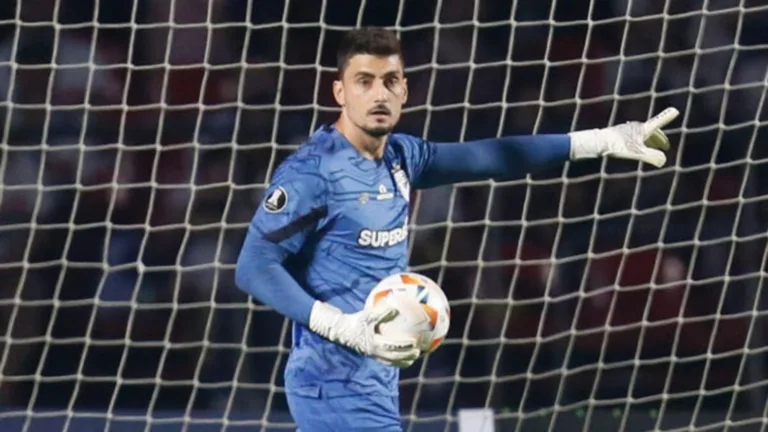 Rafael, goleiro do São Paulo, é expulso contra o Athletico-PR e torcida fica indignada: “VAR não existe”