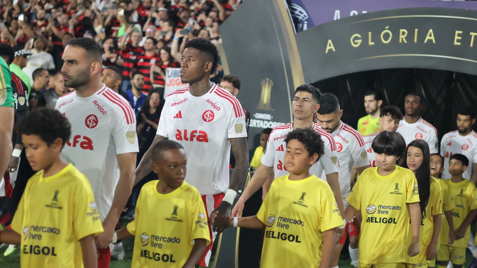 Renata Fan cobra postura do Internacional contra o Flamengo na Libertadores: “Tem que tirar o Rossi do conforto”