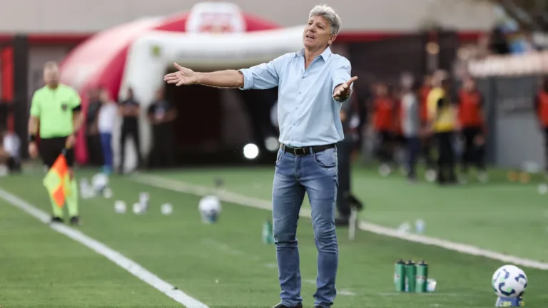 Renato Gaúcho detona arbitragem de RB Bragantino x Fluminense após nova derrota: “O VAR apita o jogo”