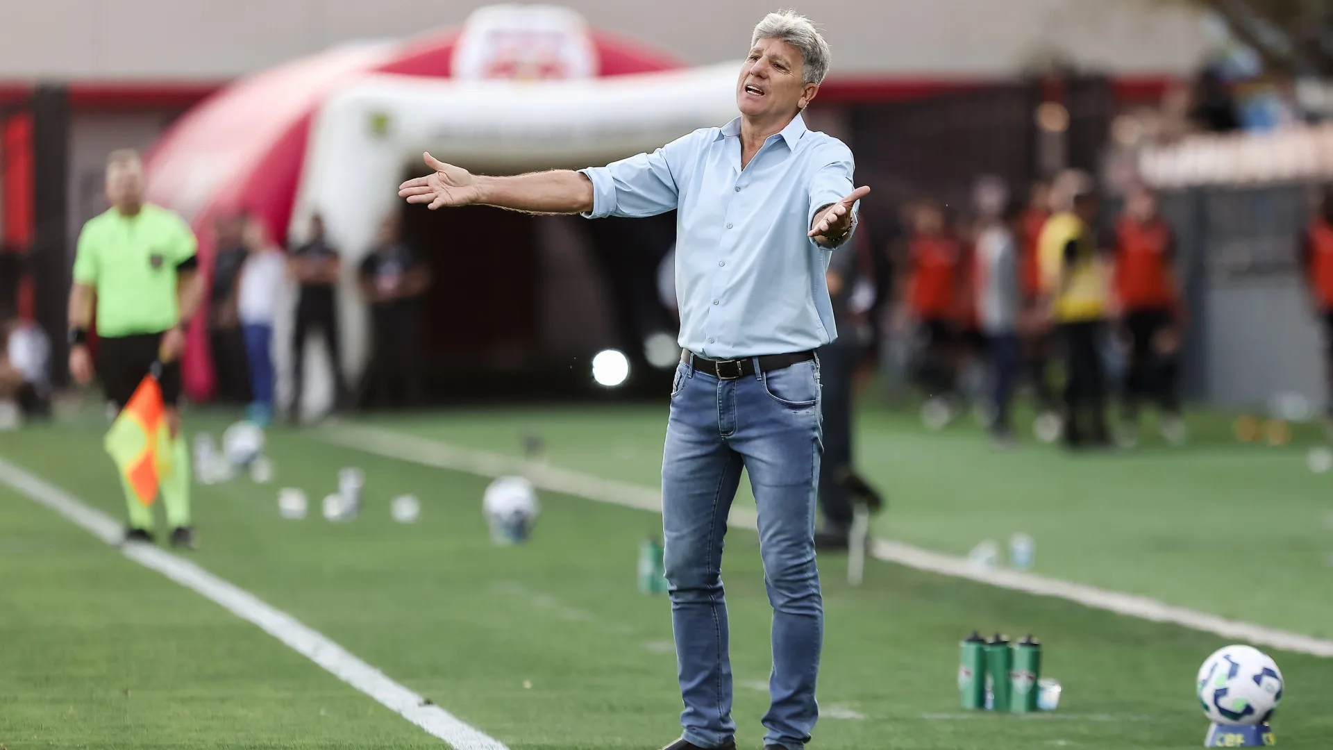 Renato Gaúcho detona arbitragem de RB Bragantino x Fluminense após nova derrota: “O VAR apita o jogo”