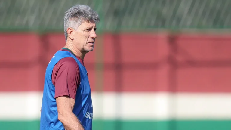Torcedores ficam na bronca com Renato Gaúcho por provável escalação para Lanús x Fluminense: “Poupou para isso?”