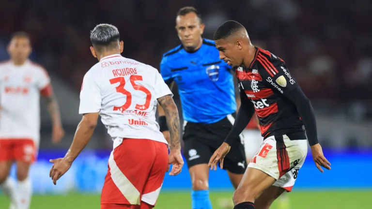 Rivellino se impressiona com Samuel Lino no Flamengo: “É um jogador interessante”