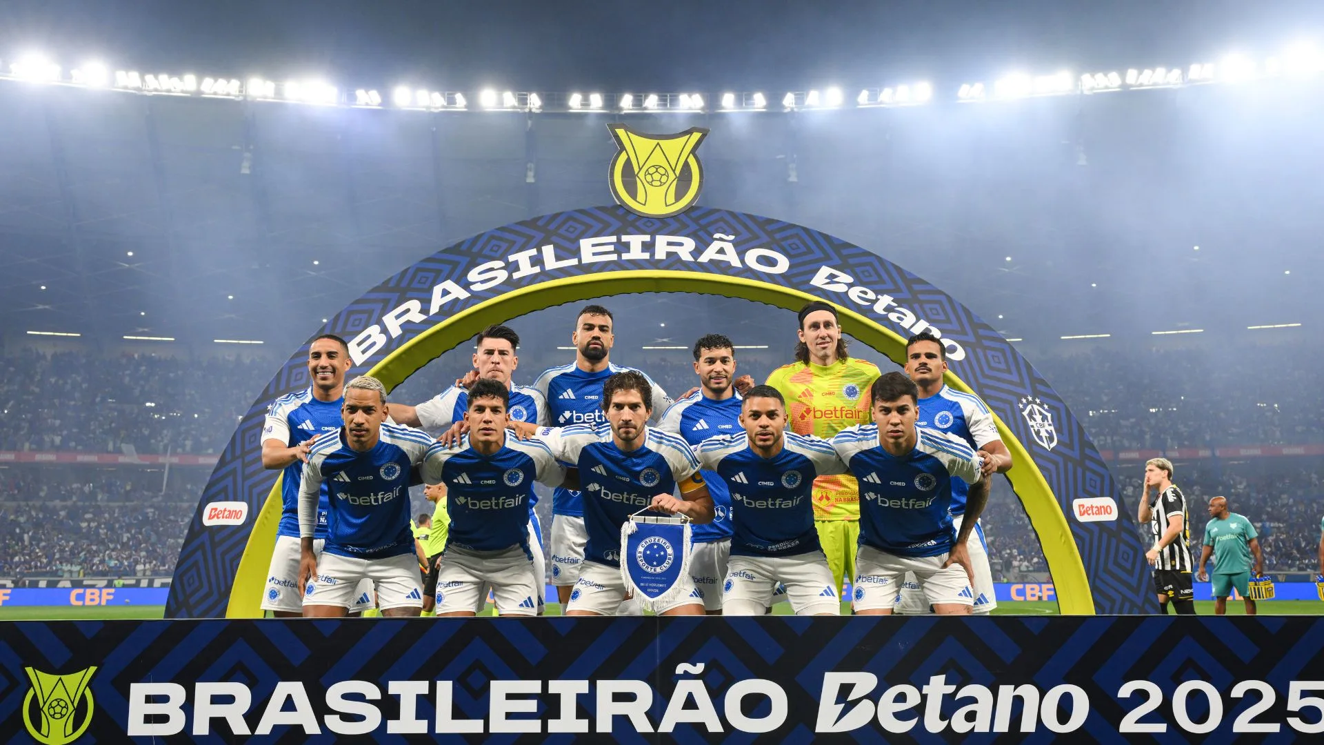 Rizek descarta Flamengo e aponta Cruzeiro como o time com melhor futebol no Brasileirão: “Desempenho é impressionante”