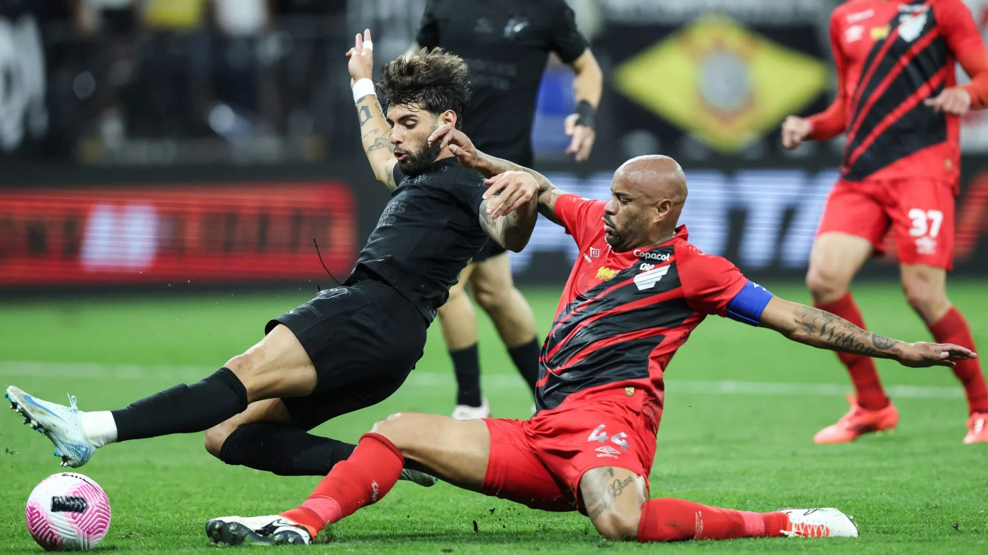 Rizek indica vantagem do Corinthians sobre o Athletico e indica classificados na Copa do Brasil: “É muito favorito”