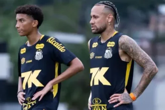 Robinho Junior, ao lado de Neymar, em treino do Santos