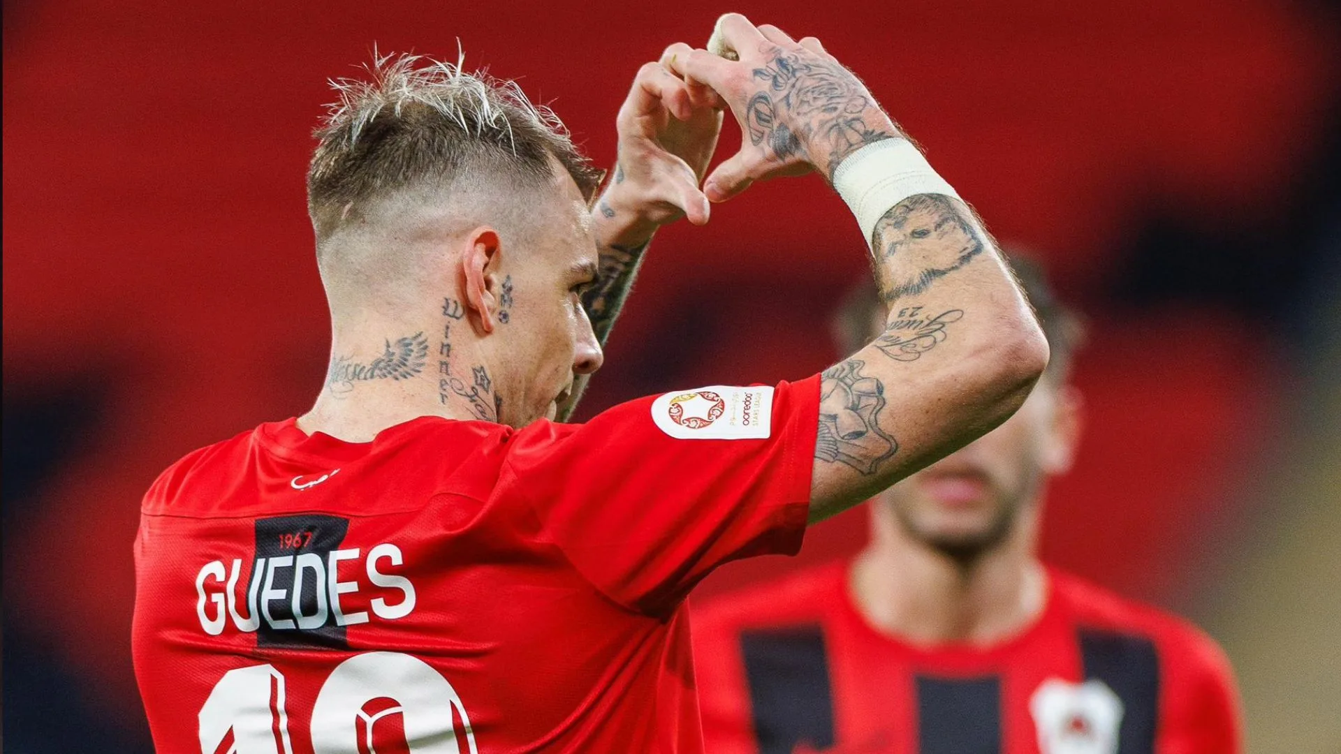André Hernan revela intenção do Grêmio em pagar R$ 115 milhões por Róger Guedes: “Na mão dos árabes”