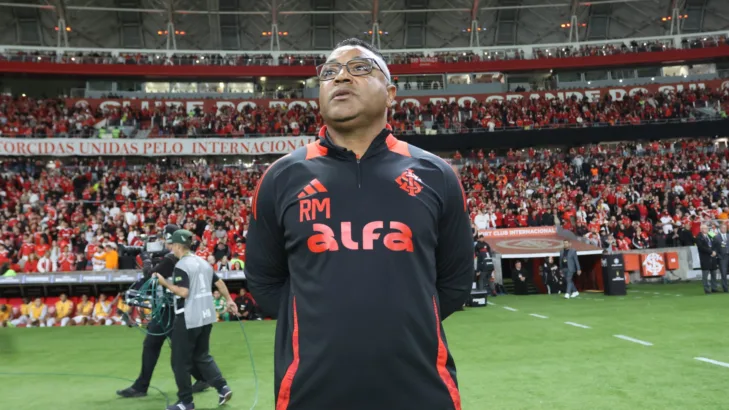Roger Machado monta escalação sem Thiago Maia em Cruzeiro x Internacional; Vitinho e Enner Valencia também estão fora Roger Machado monta escalação sem Thiago Maia em Cruzeiro x Internacional; Vitinho e Enner Valencia também estão fora