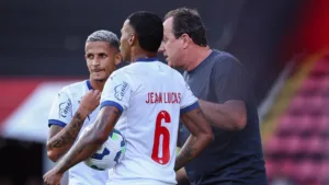 Rogério Ceni defende Bahia após empate com Sport e cita Palmeiras: “Ganhou com um pênalti que nem existiu”