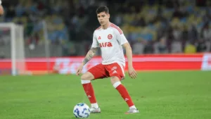 Torcedores do Internacional pedem demissão de Roger Machado e contestam opção por Ronaldo: “Tinha Luís Otávio no banco”