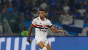 Atlético-MG negocia com Ruan Tressoldi e Nicola revela bastidores: “Empréstimo com opção de compra”