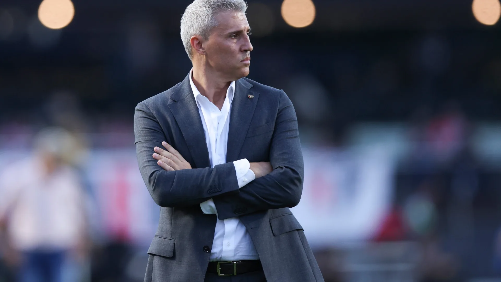 São Paulo hoje deve ter força máxima contra o Vitória no Brasileirão e decisão de Crespo revolta torcida: “Um erro muito grande”