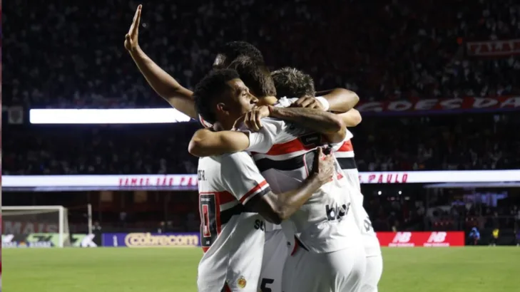 São Paulo elimina o Atlético Nacional, avança na Libertadores e torcedores aclamam Rafael: “Melhor goleiro do Brasil” São Paulo elimina o Atlético Nacional, avança na Libertadores e torcedores aclamam Rafael: “Melhor goleiro do Brasil”
