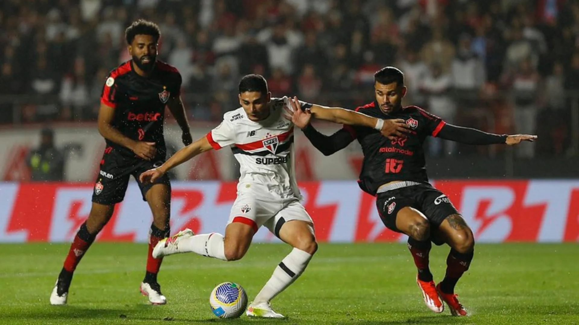 Onde assistir São Paulo x Vitória ao vivo pelo Brasileirão: prováveis escalações, desfalques e retrospecto