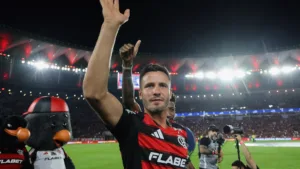 Torcedores do Flamengo se revoltam com Filipe Luís ao projetar função de Saúl Ñíguez no time: “Preocupante demais isso”