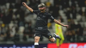 Scarpa minimiza críticas da torcida e crê em volta por cima no Atlético-MG: “Não tenho que provar nada”