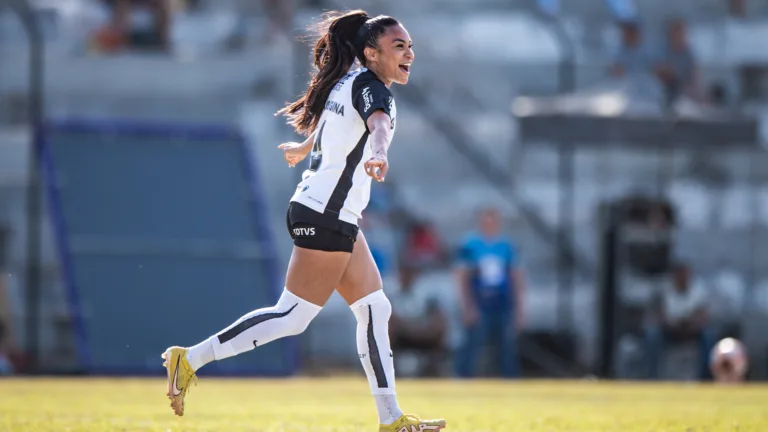 Thais Regina, zagueira do Corinthians, analisa duelo contra o São Paulo: “Não tem nada decidido”