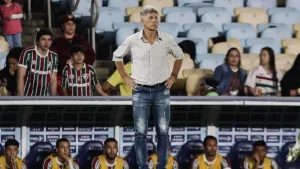 Thiago Silva sente a coxa e Renato Gaúcho despista sobre ausência contra o Internacional: “Não adianta especular”