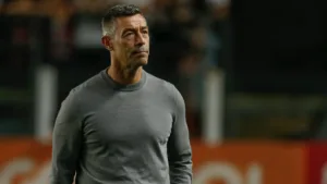 Torcida do Atlético-MG faz campanha contra Pedro Caixinha nas redes sociais: “Ele não é bem-vindo”