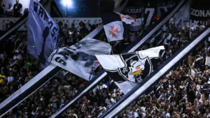 Vasco estuda recorrer à Justiça para enfrentar Boca e Flamengo em São Januário