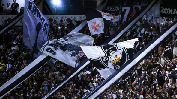 Vasco estuda recorrer à Justiça para enfrentar Boca e Flamengo em São Januário