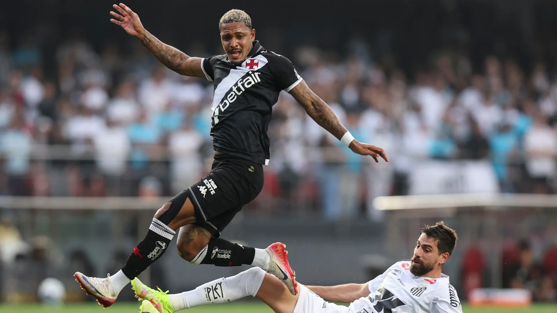 Vasco aplica 6 a 0 e humilha o Santos diante de 50 mil torcedores no Brasileirão