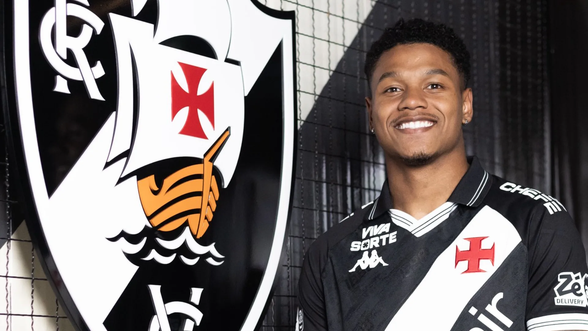 Vasco anuncia Matheus França, “apaga” histórico no Flamengo e torcedores ironizam: “Cria da Colina”