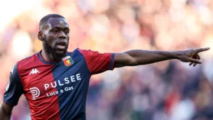 Vasco negocia contratação do camaronês Jean Onana, do Besiktas, e torcedores questionam: “Mais um volante?”